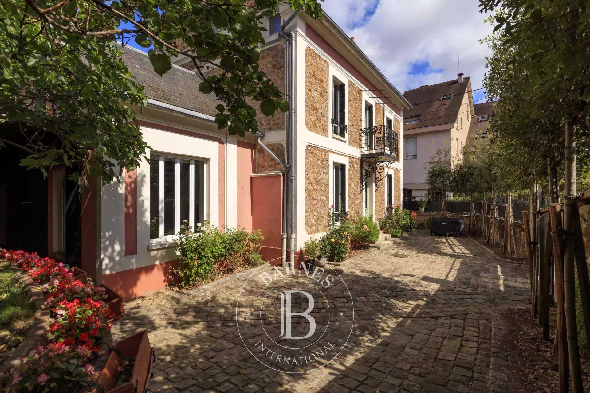 Igny  - Maison 9 Pièces 5 Chambres