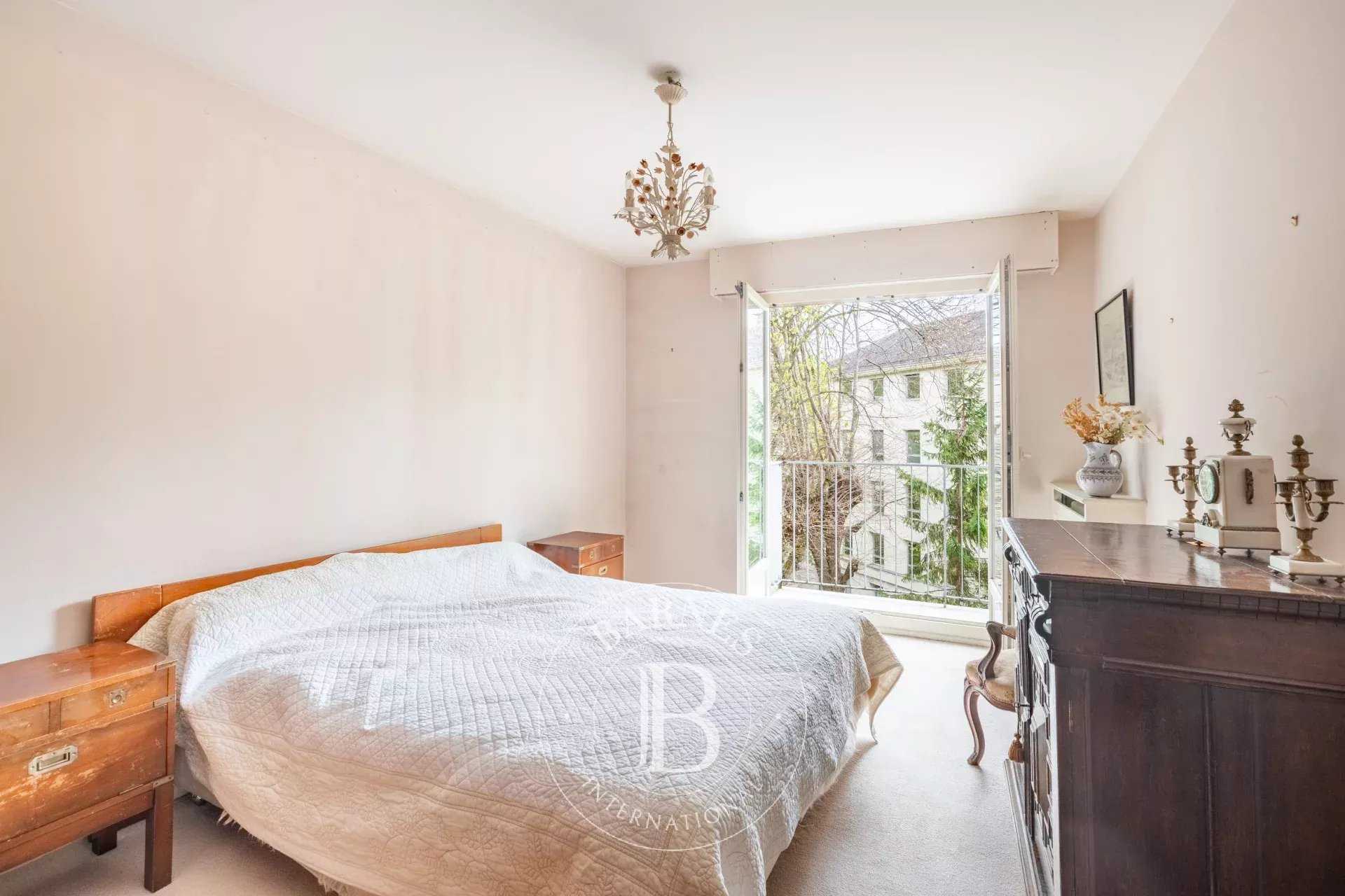 Versailles  - Appartement 5 Pi&egrave;ces 3 Chambres