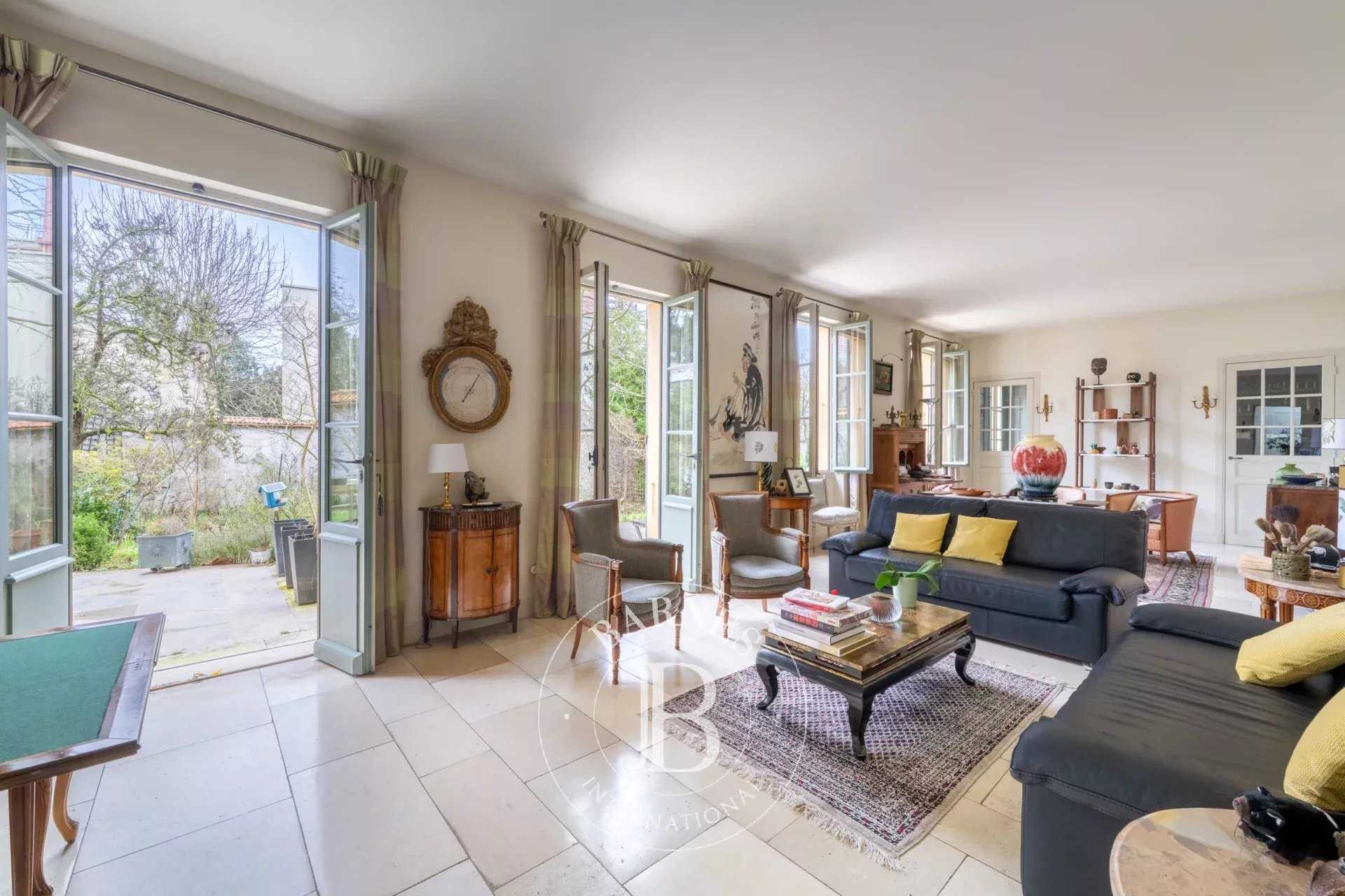 Versailles  - Maison 8 Pi&egrave;ces 4 Chambres