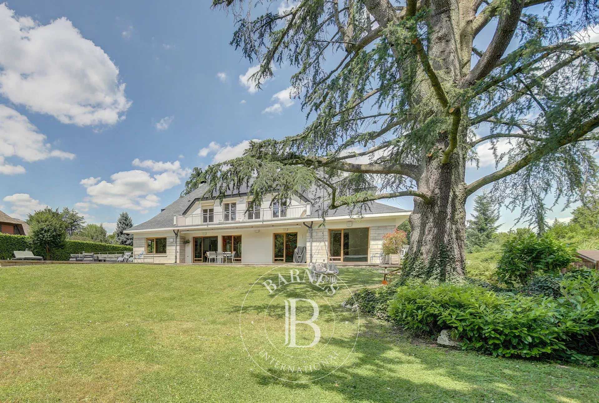 Jouy-en-Josas  - Maison 9 Pièces 5 Chambres