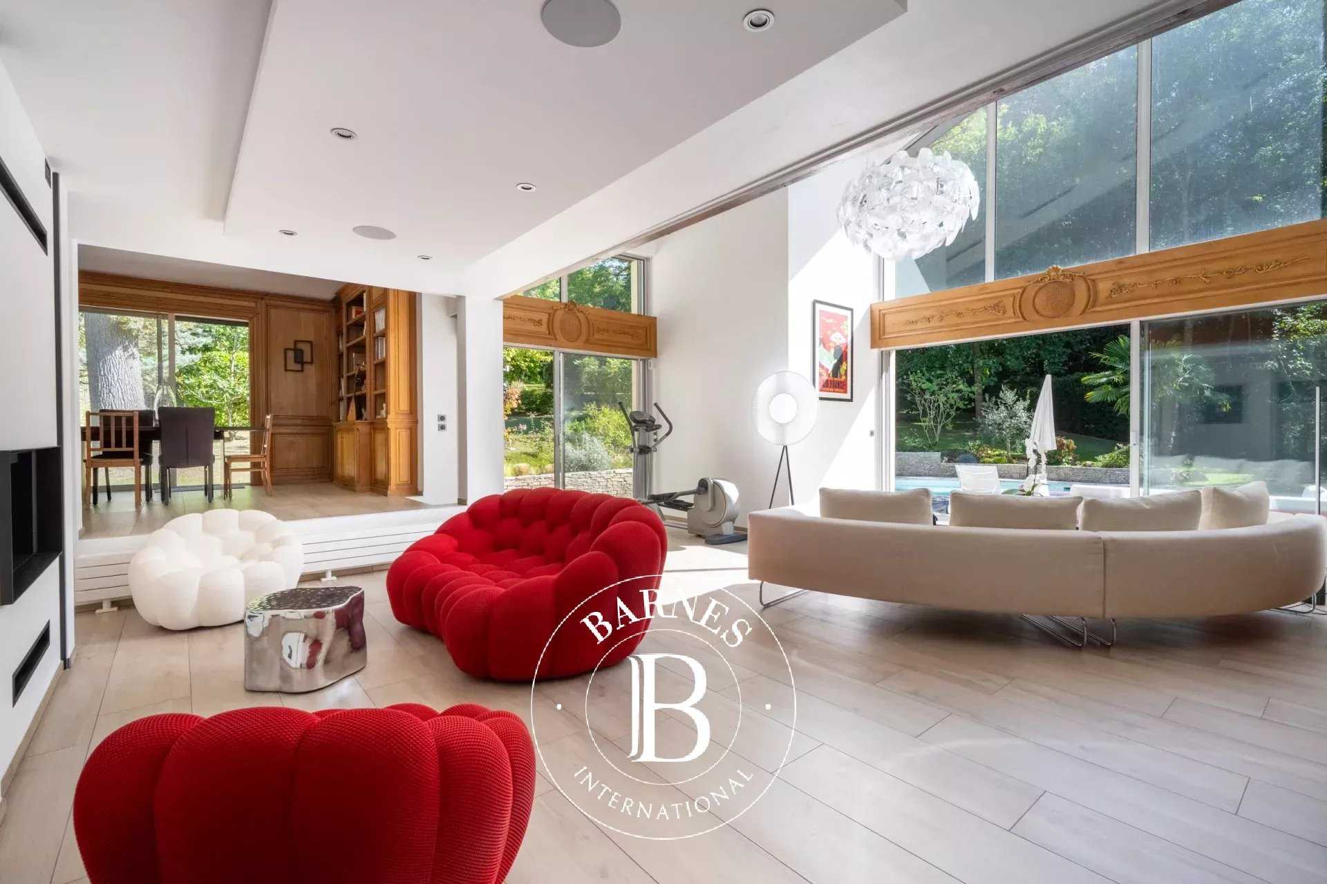 Louveciennes  - Maison 9 Pièces 5 Chambres