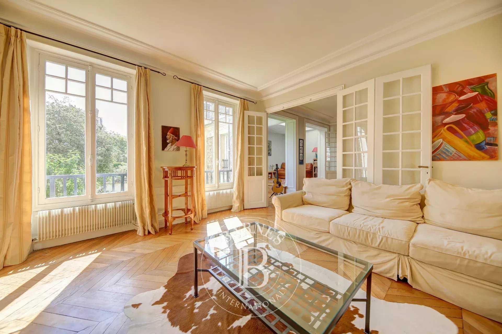 Versailles  - Appartement 7 Pi&egrave;ces 5 Chambres