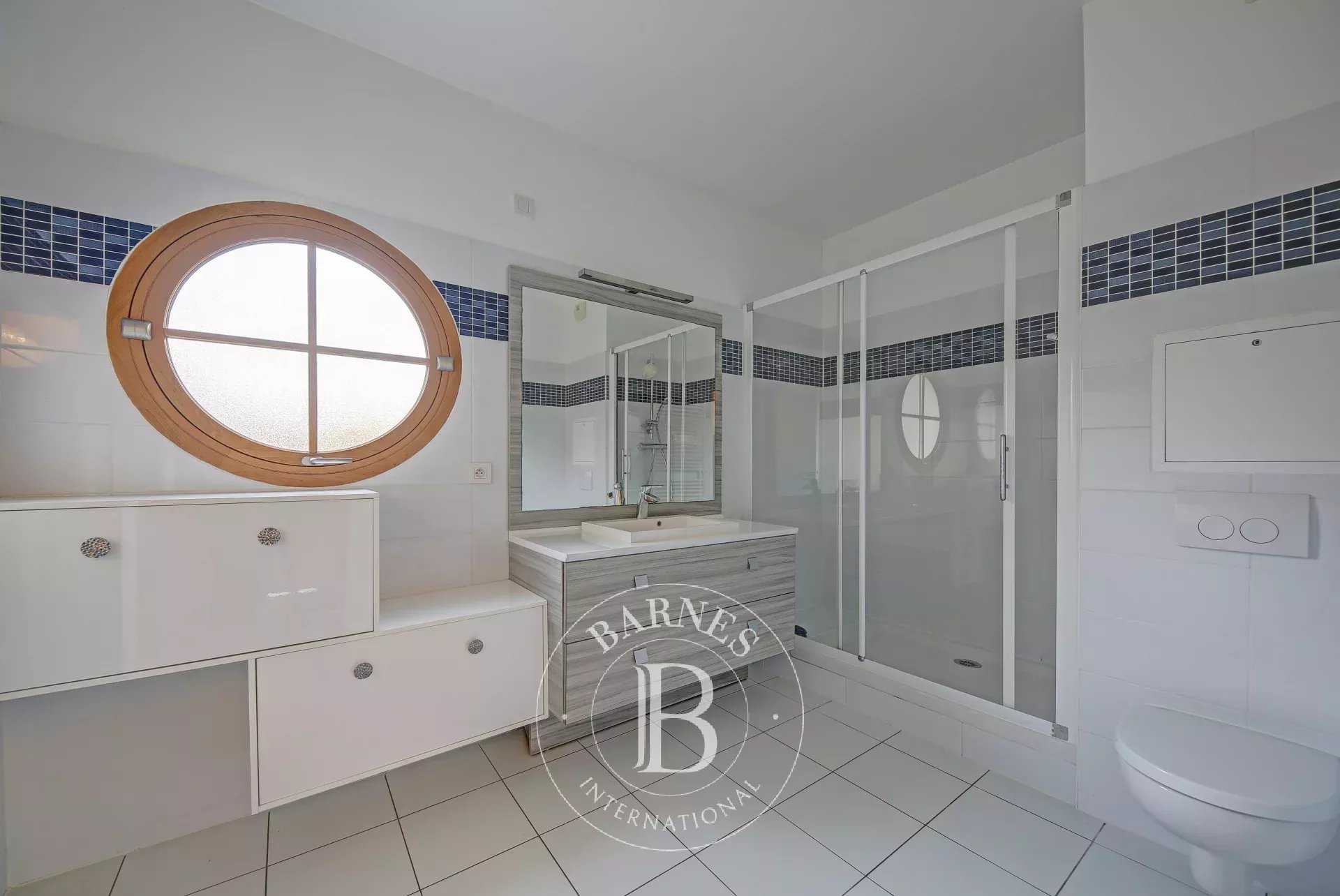 Versailles  - Maison 6 Pi&egrave;ces 5 Chambres