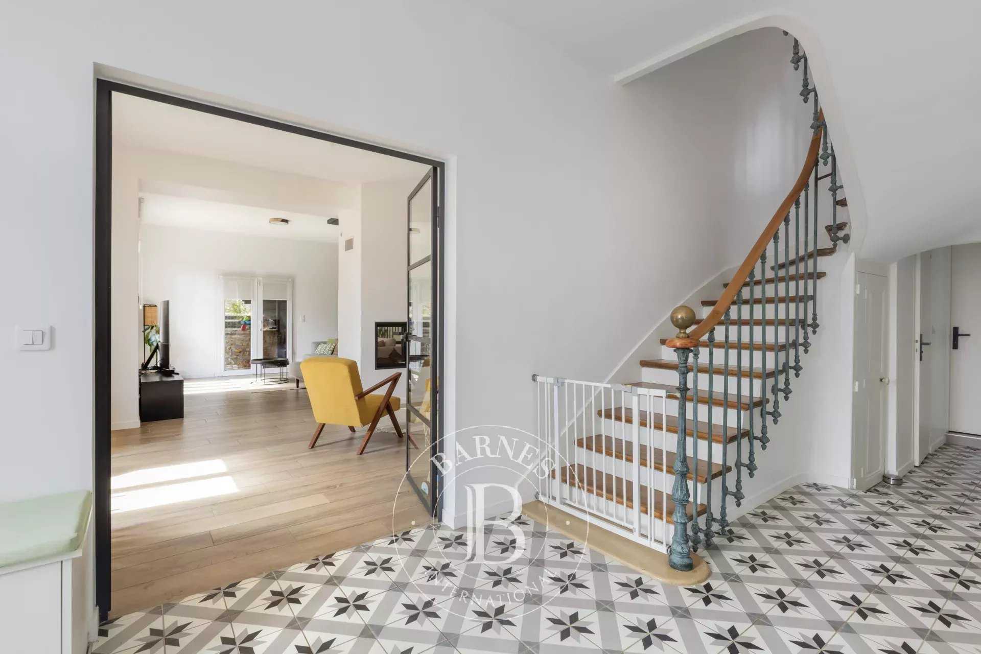 Igny  - Maison 9 Pièces 5 Chambres