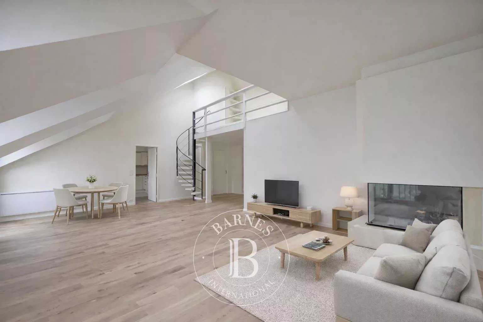 Versailles  - Appartement 5 Pi&egrave;ces 3 Chambres