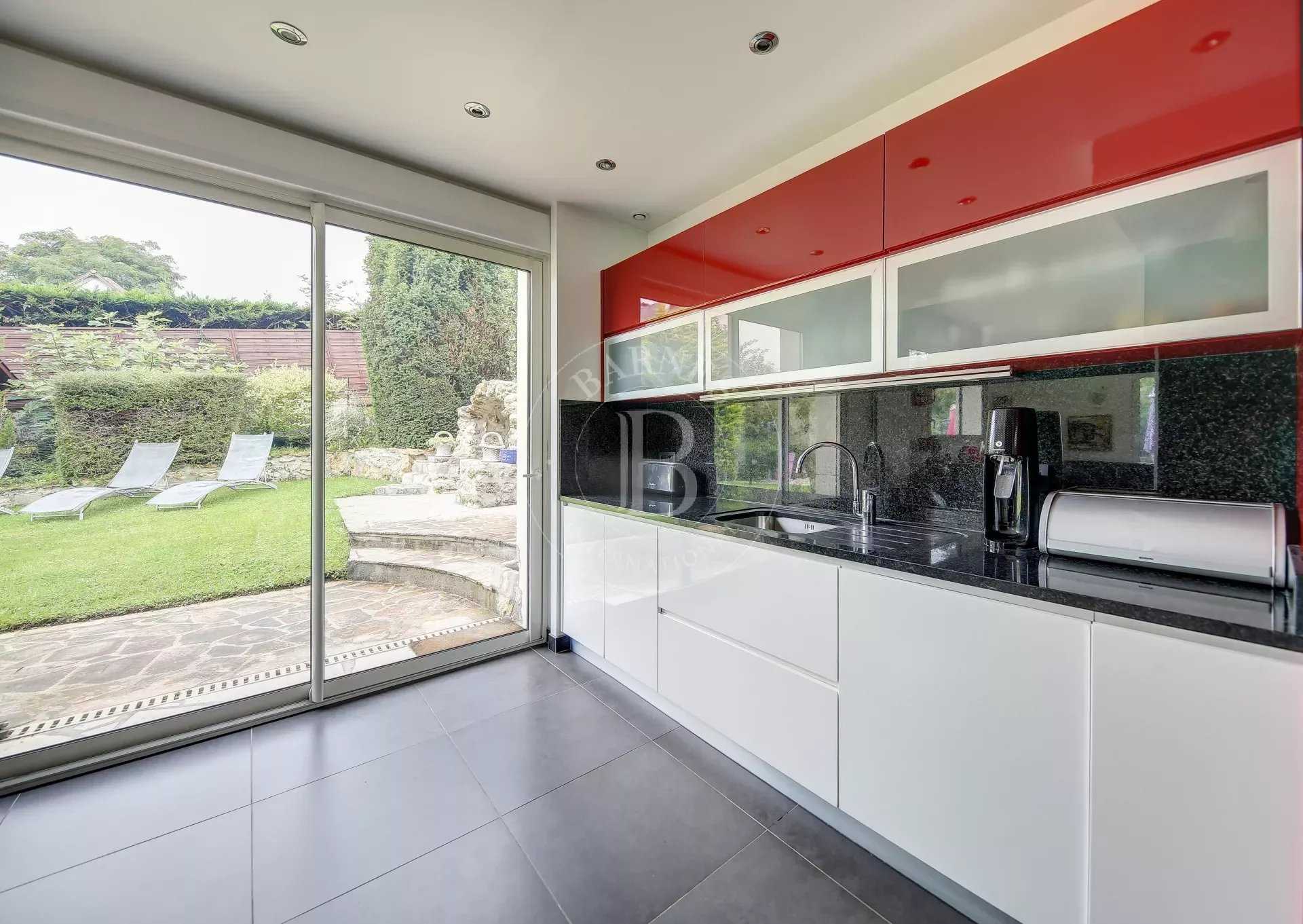 Jouy-en-Josas  - Maison 10 Pièces 4 Chambres