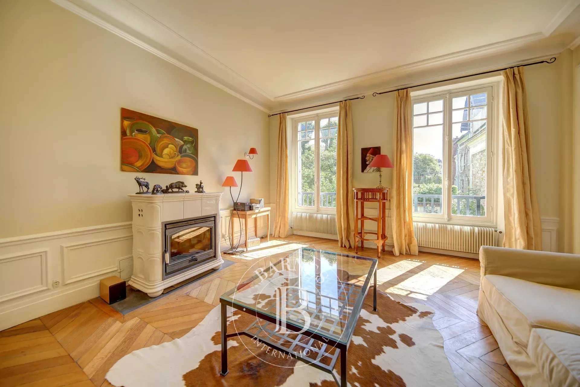 Versailles  - Appartement 7 Pi&egrave;ces 5 Chambres