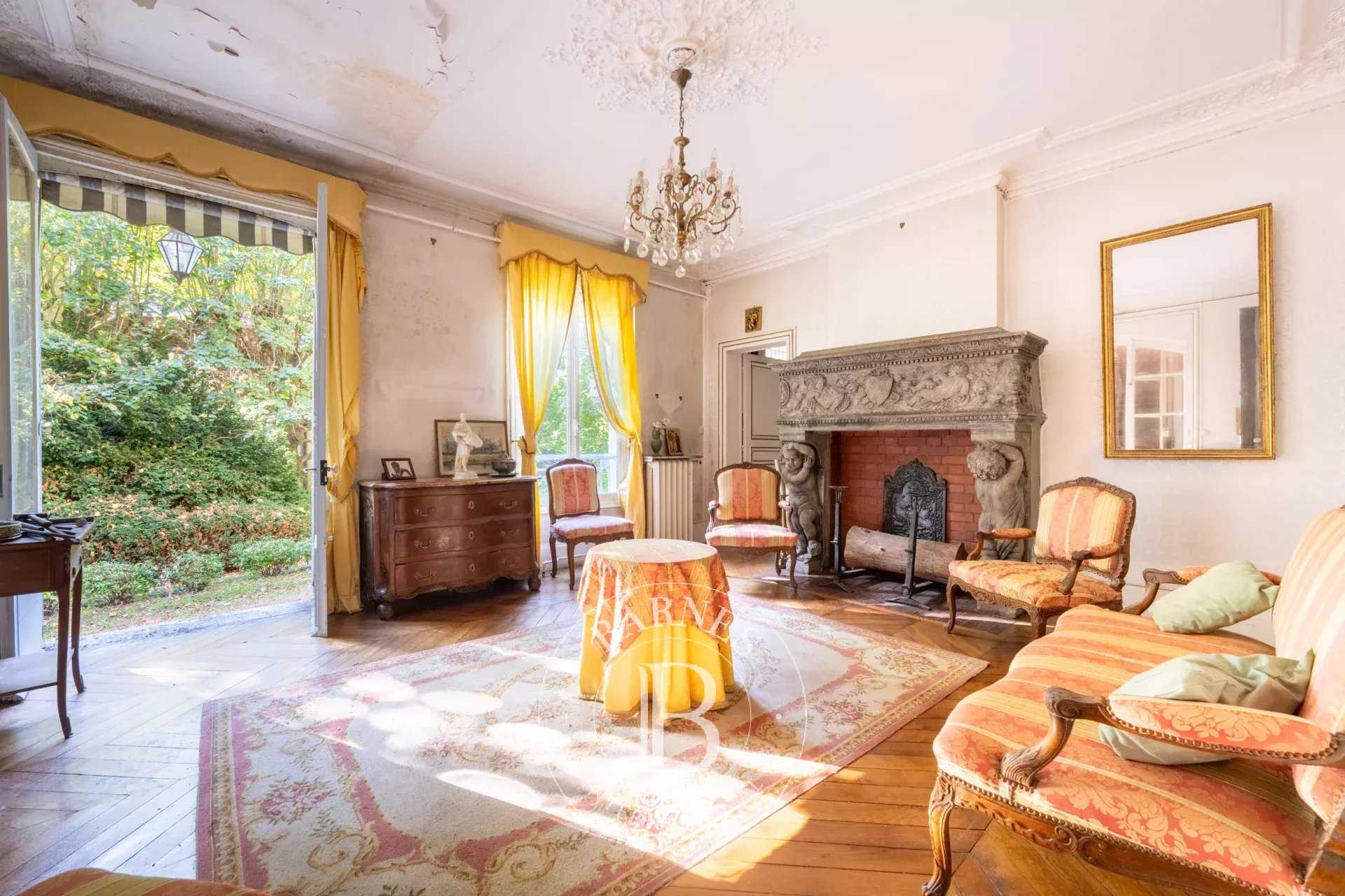 Versailles  - Maison 16 Pièces 4 Chambres