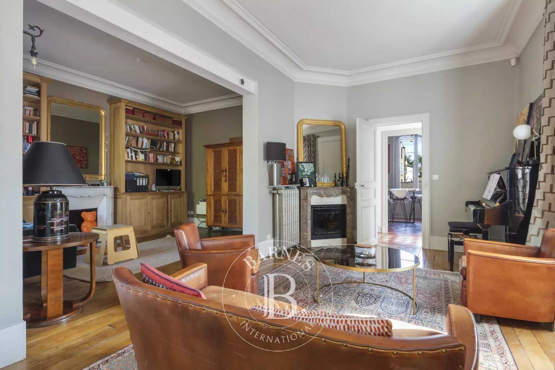 Guyancourt  - Maison 7 Pi&egrave;ces 4 Chambres