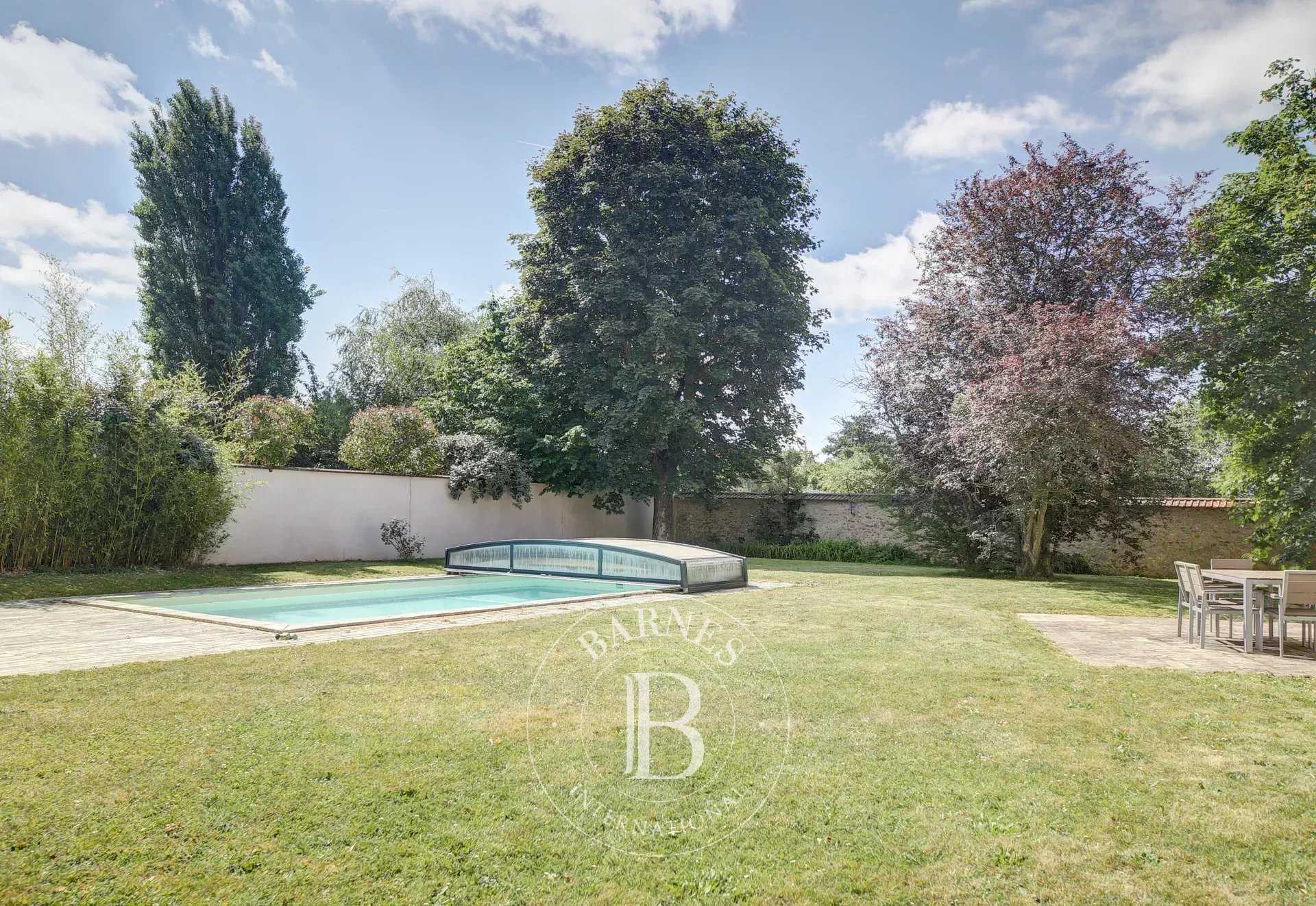 Neauphle-le-Château  - House 5 Bedrooms