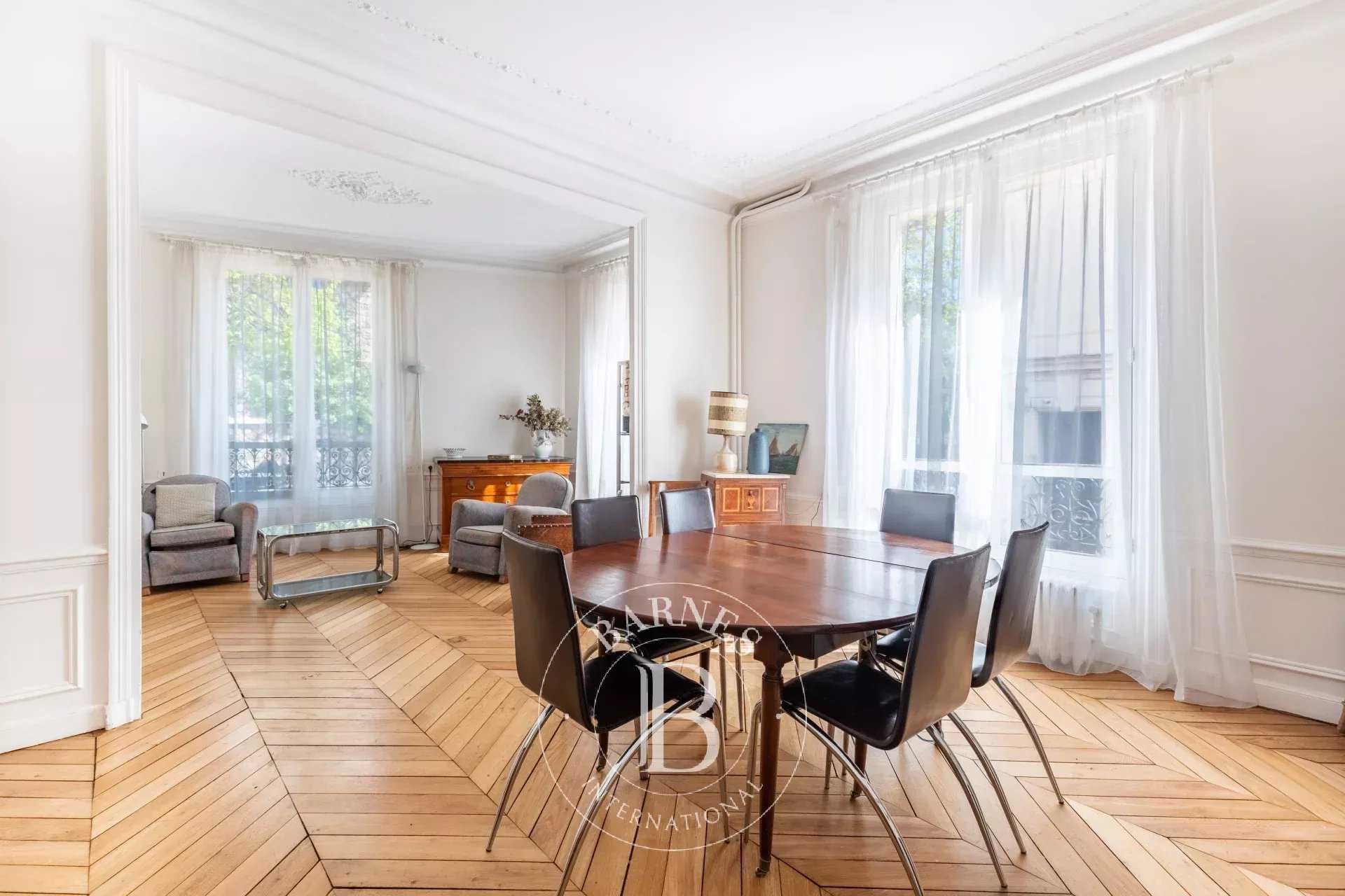 Versailles  - Maison 11 Pi&egrave;ces 8 Chambres