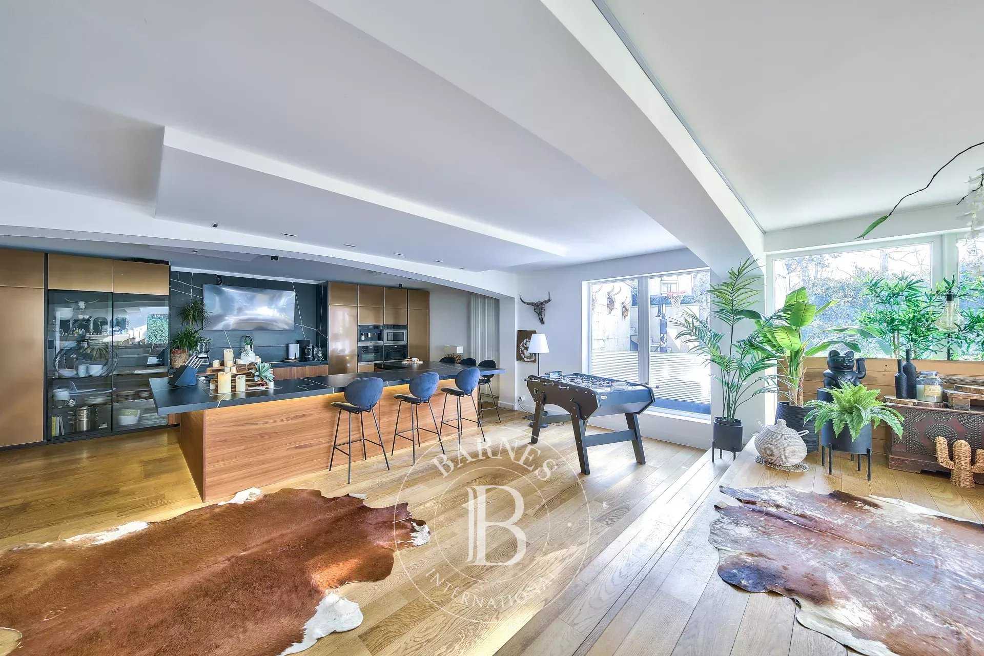 Jouy-en-Josas  - House 6 Bedrooms