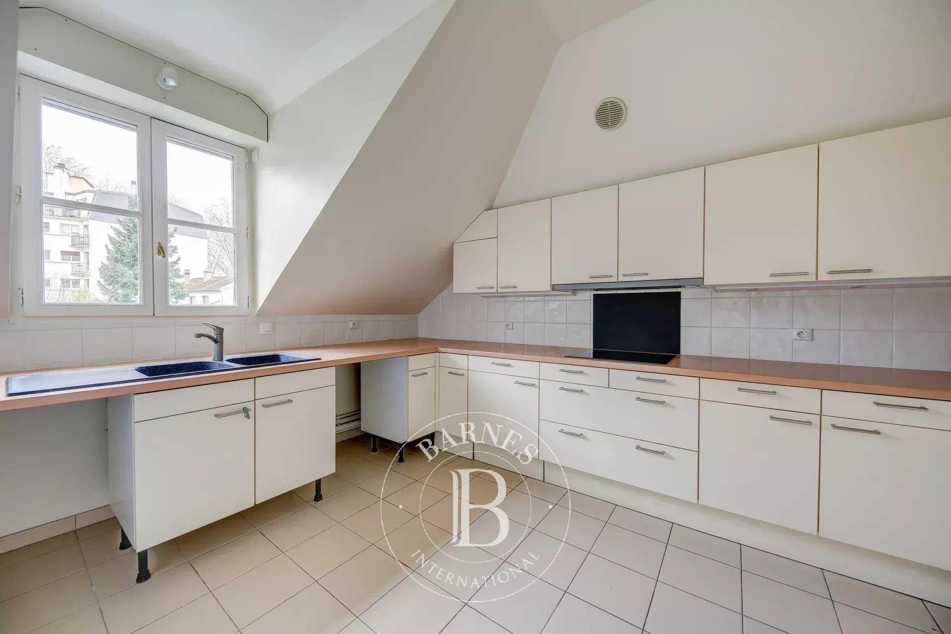 Versailles  - Appartement 5 Pi&egrave;ces 3 Chambres