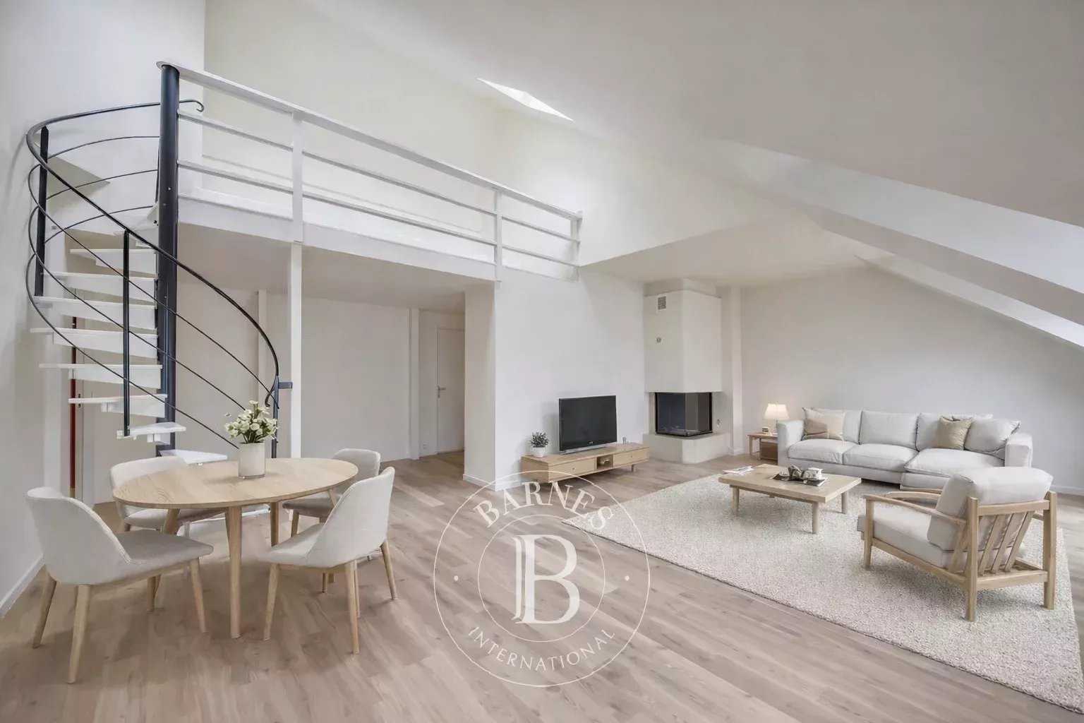 Versailles  - Appartement 5 Pi&egrave;ces 3 Chambres