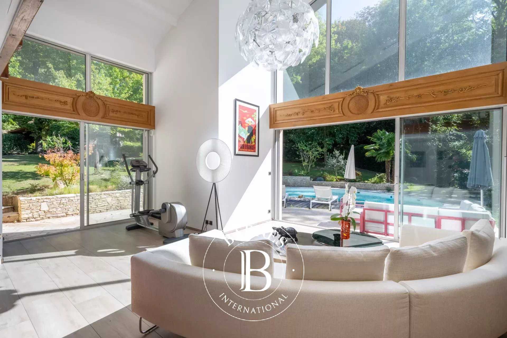 Louveciennes  - Maison 9 Pièces 5 Chambres