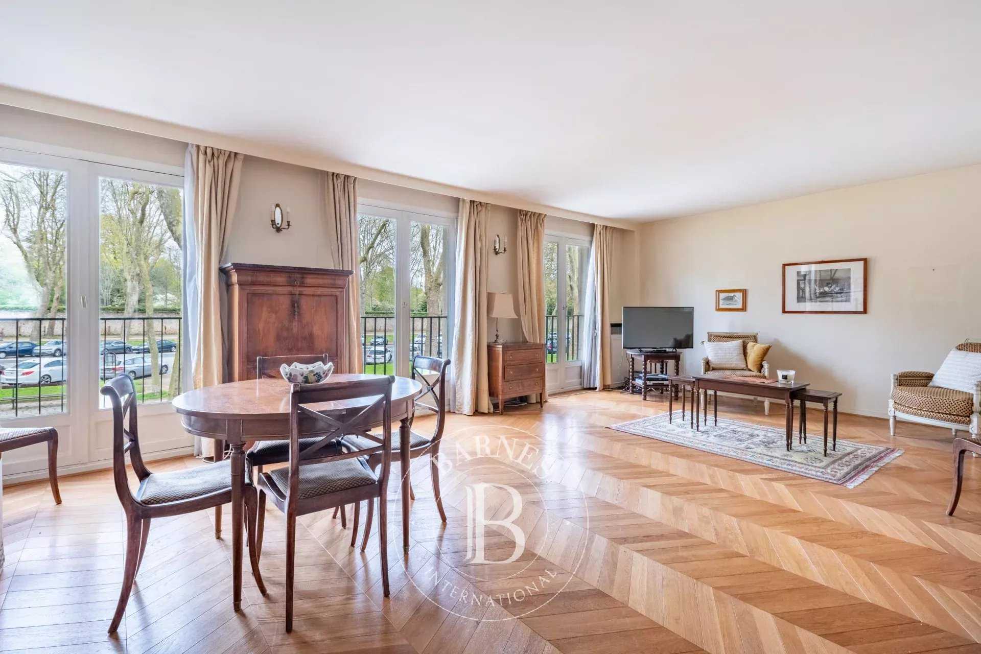 Versailles  - Appartement 5 Pi&egrave;ces 3 Chambres