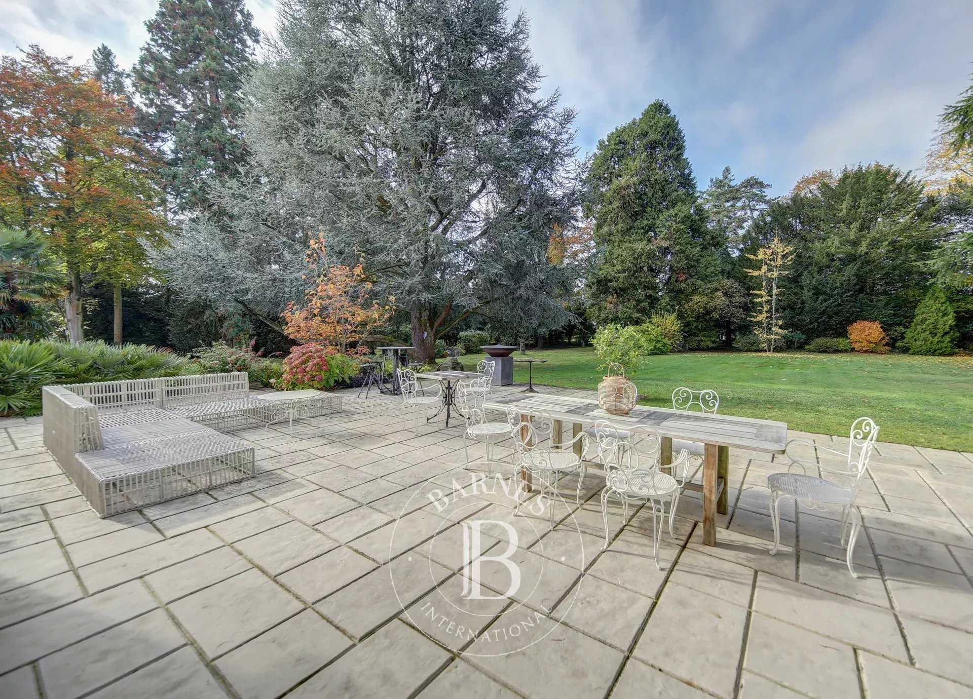 Versailles  - Maison 15 Pi&egrave;ces 8 Chambres