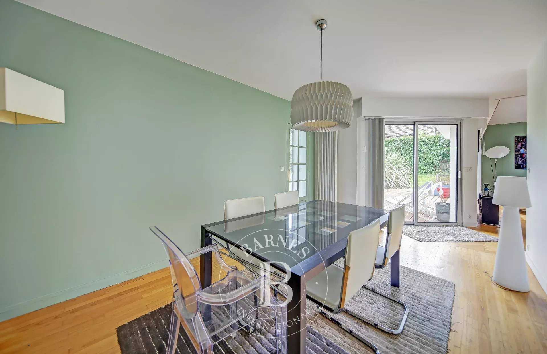 Jouy-en-Josas  - Maison 8 Pièces 4 Chambres