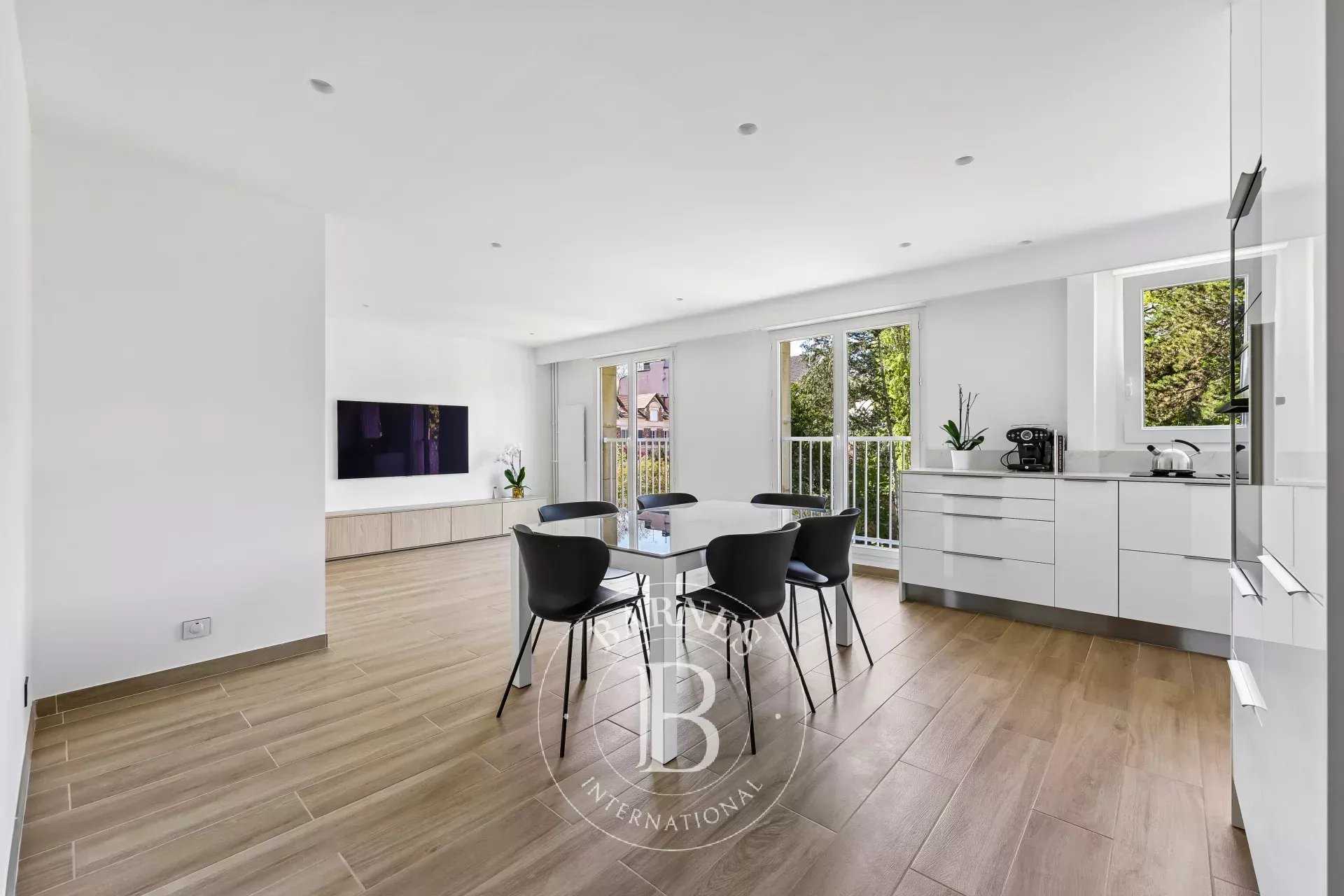 Versailles  - Appartement 3 Pi&egrave;ces 2 Chambres