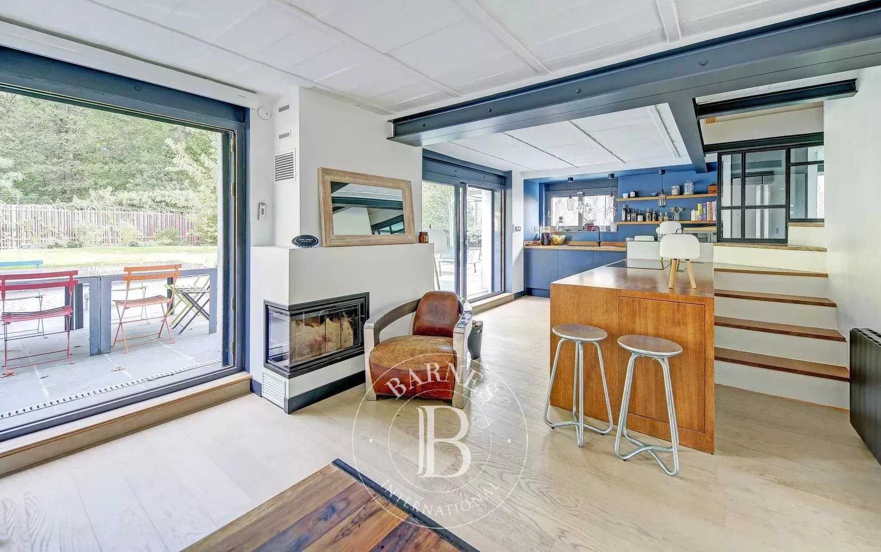 Vélizy-Villacoublay  - Maison 6 Pièces 4 Chambres