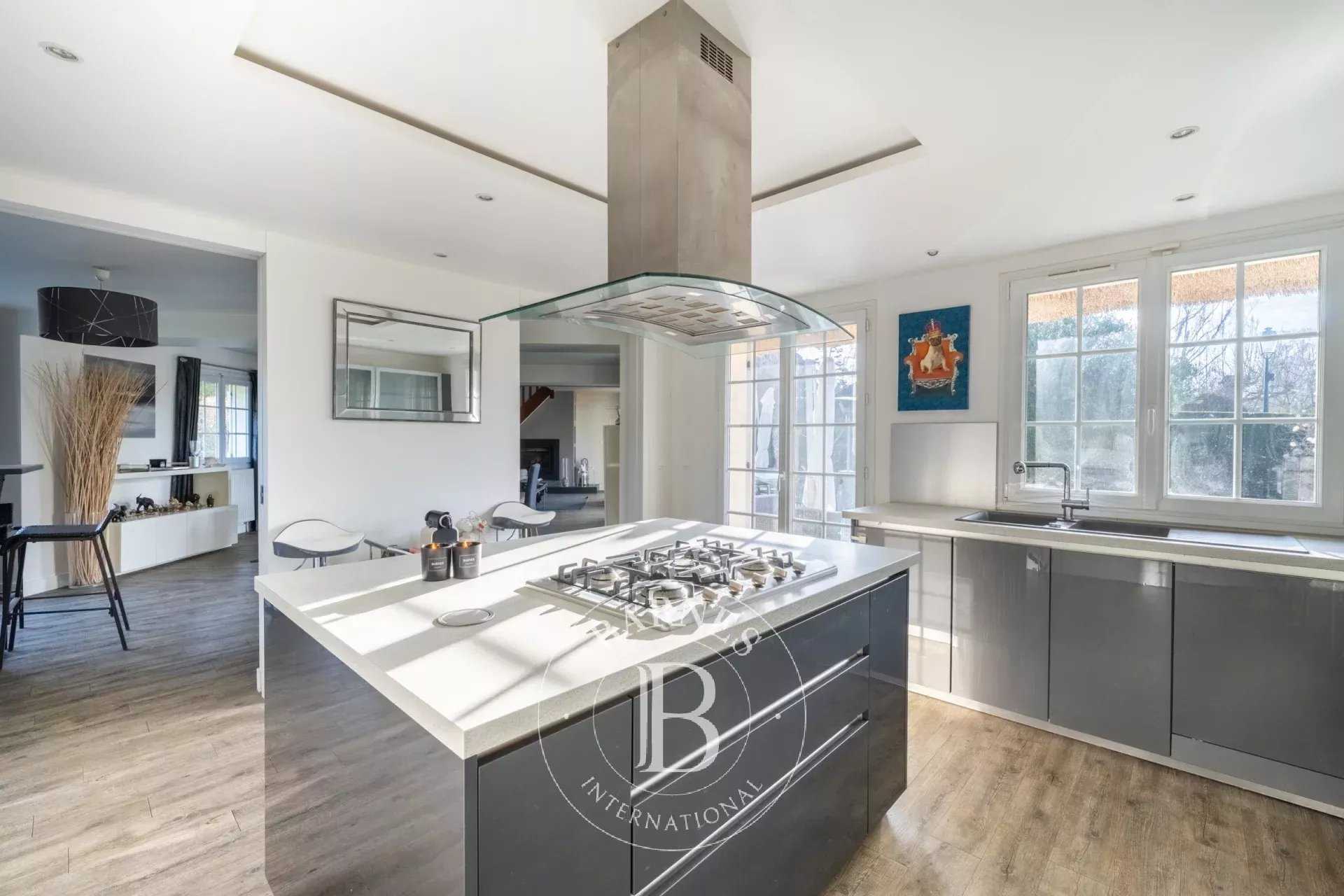 Thoiry  - Maison 7 Pi&egrave;ces 4 Chambres