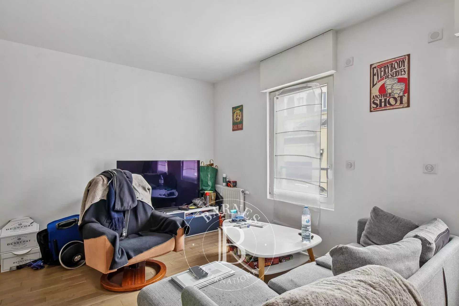 Versailles  - Piso 2 Cuartos, 1 Habitacion