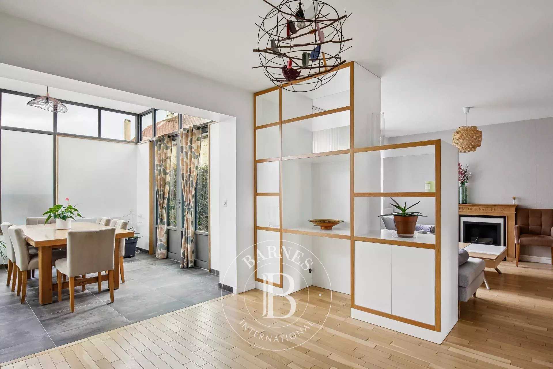 Buc  - Maison 5 Pi&egrave;ces 3 Chambres