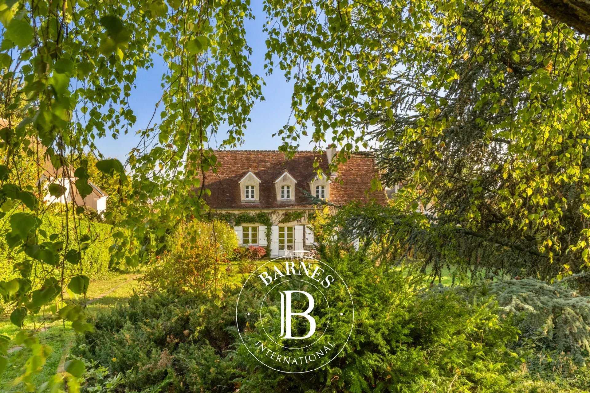 Bougival  - Maison 8 Pièces 5 Chambres