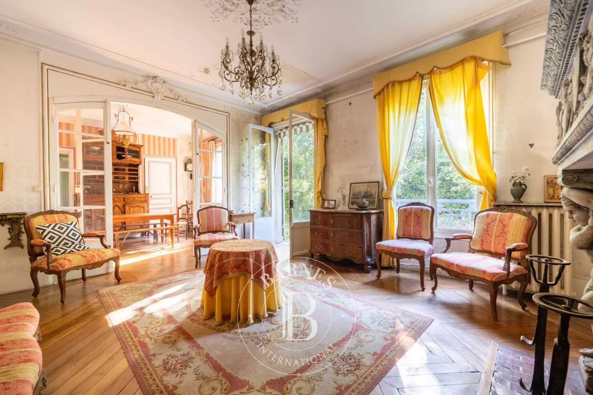 Versailles  - Maison 16 Pièces 4 Chambres