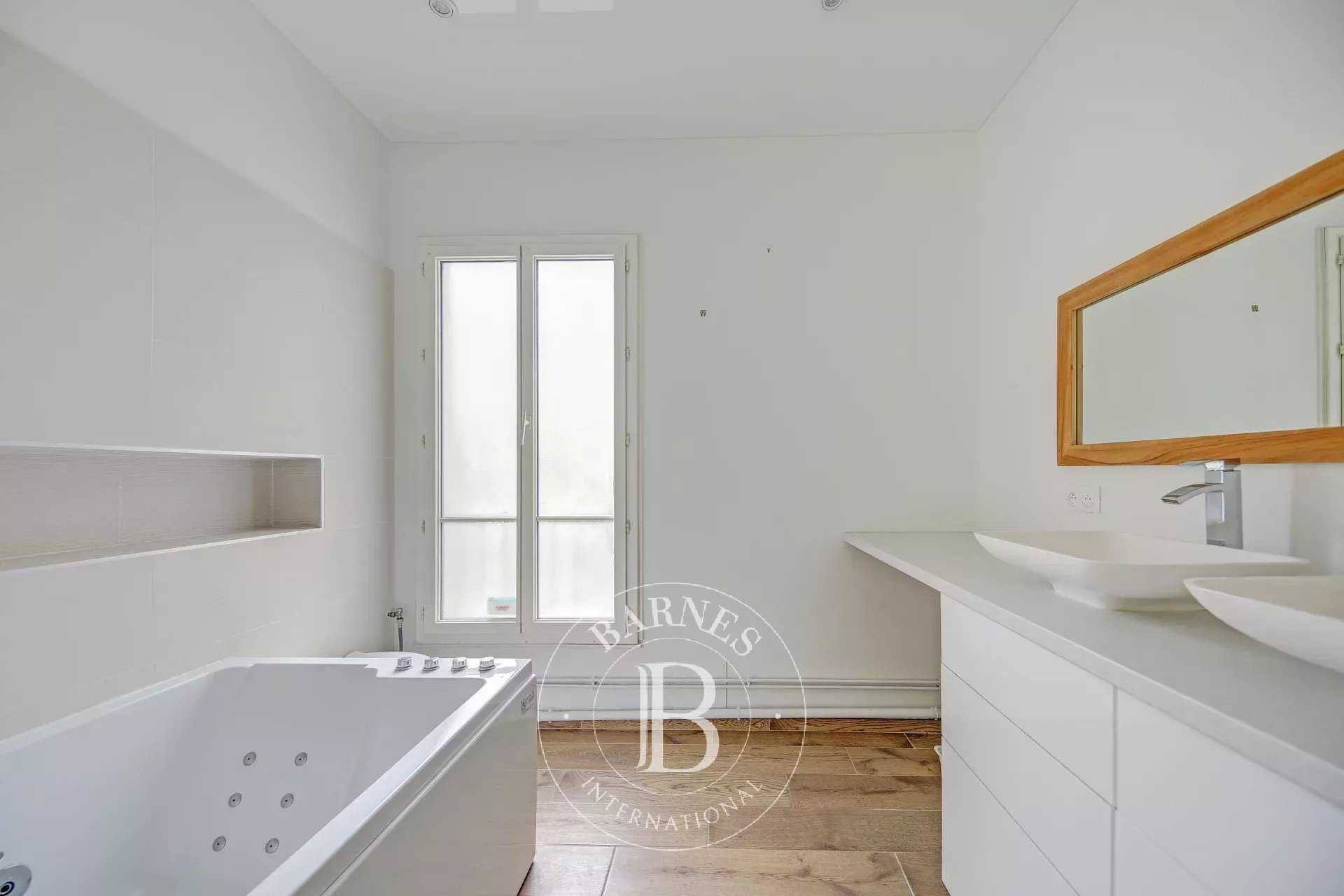 Versailles  - Appartement 5 Pièces 3 Chambres