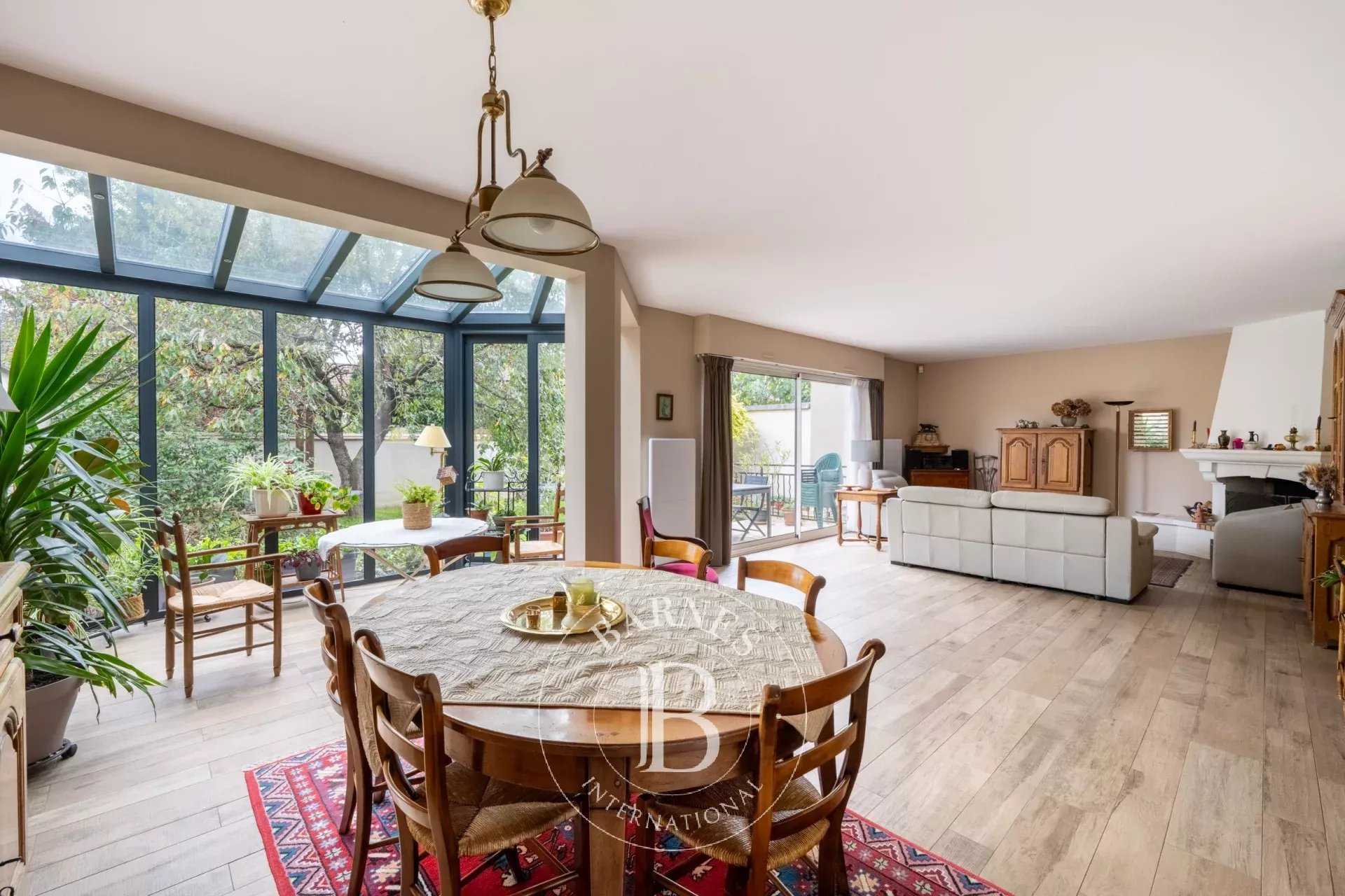 Le Chesnay-Rocquencourt  - Maison 10 Pièces 5 Chambres