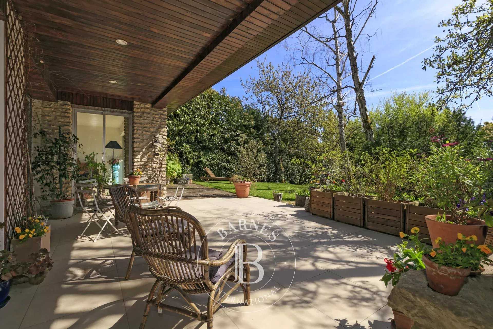 Verrières-le-Buisson  - Maison 9 Pi&egrave;ces 5 Chambres