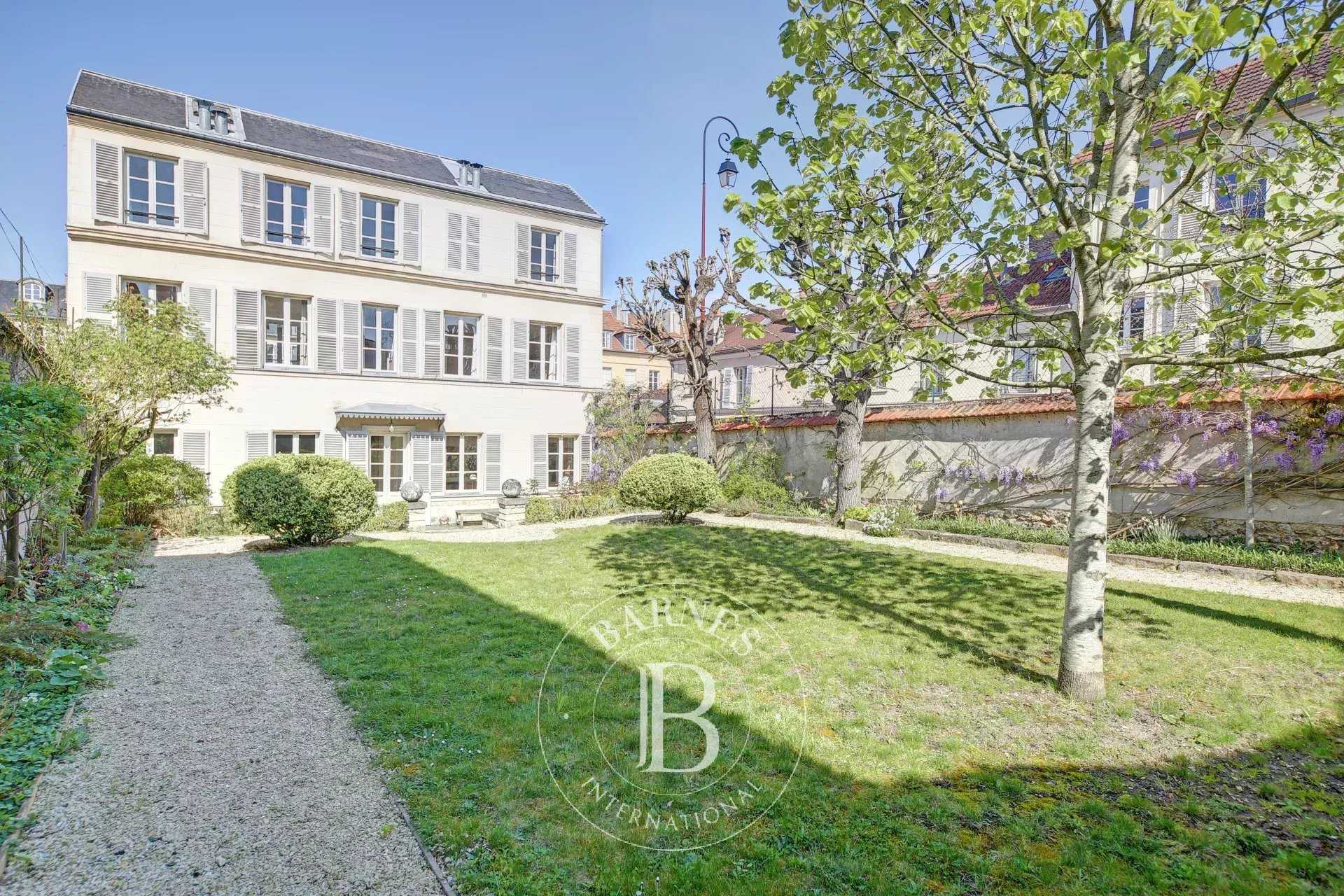 Maison Versailles  -  ref 85793888 (picture 1)