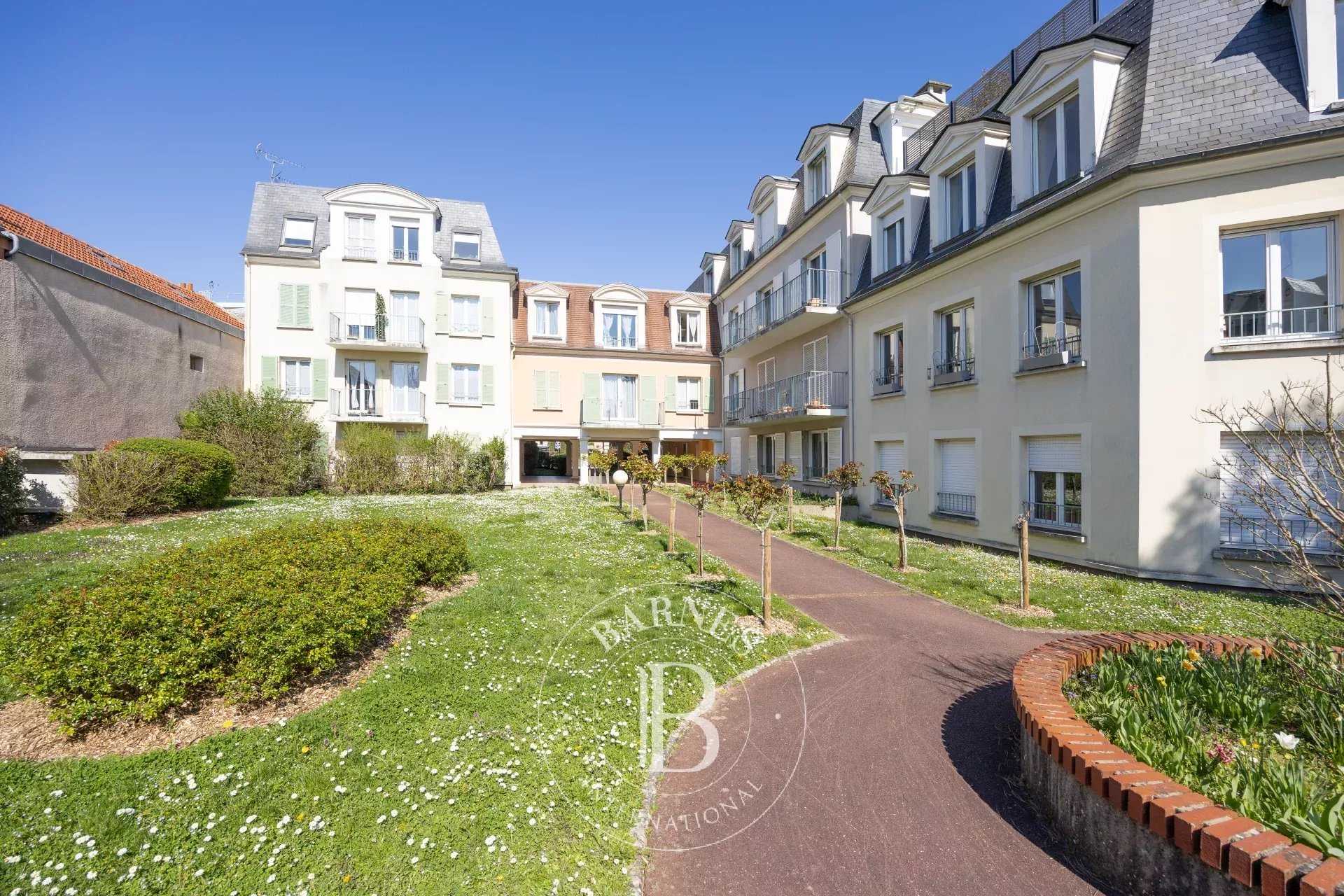 Appartement Le Chesnay  -  ref 85759889 (picture 1)