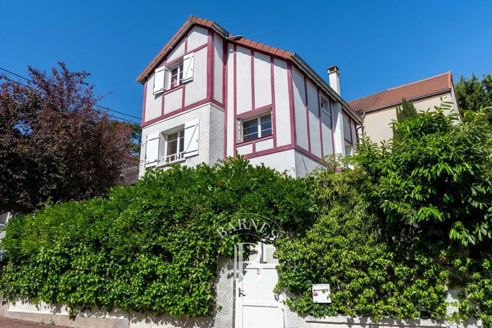 Viroflay  - Maison 7 Pi&egrave;ces 4 Chambres
