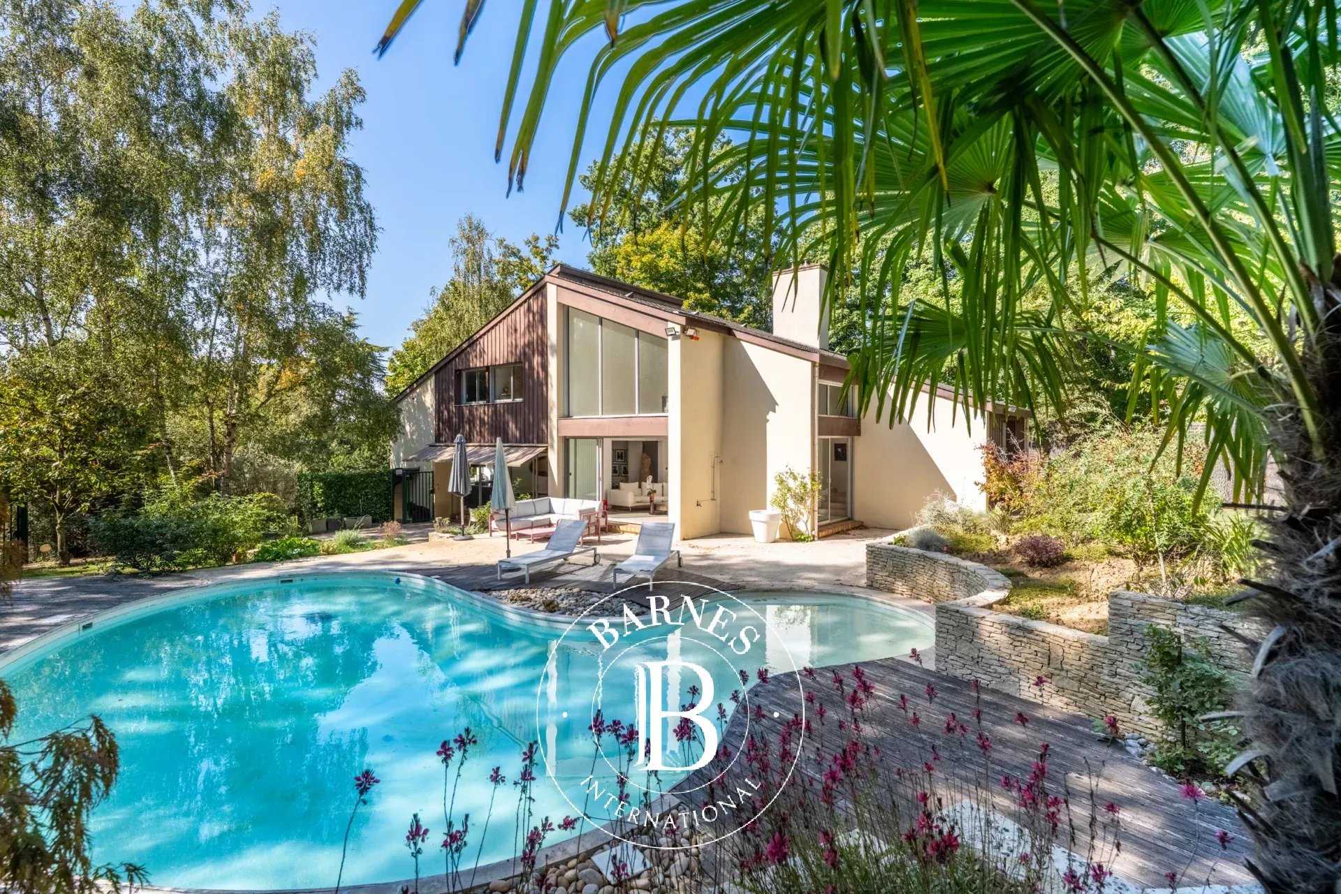 Louveciennes  - Maison 9 Pi&egrave;ces 5 Chambres