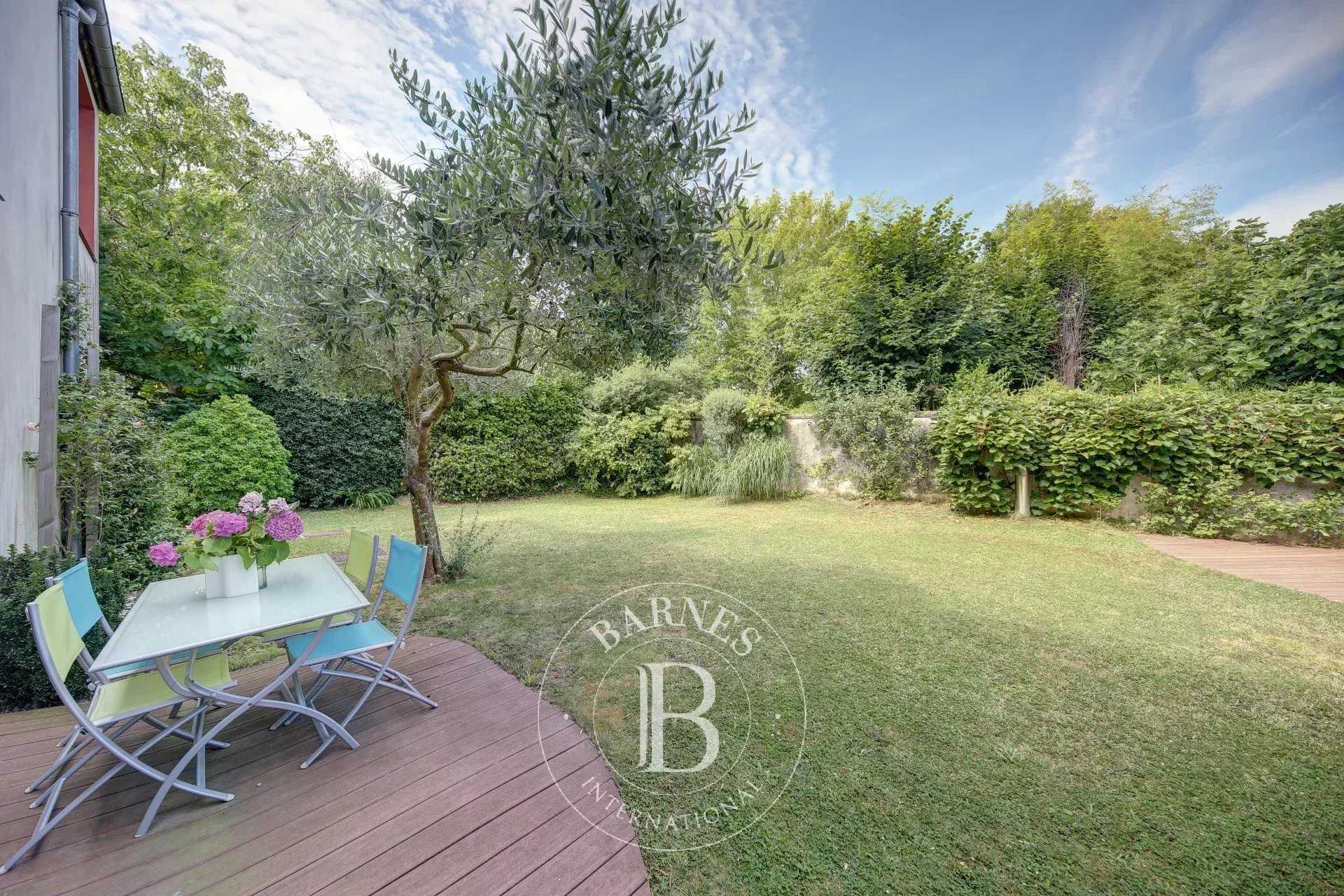 Casa Viroflay  -  ref 85942017 (picture 1)