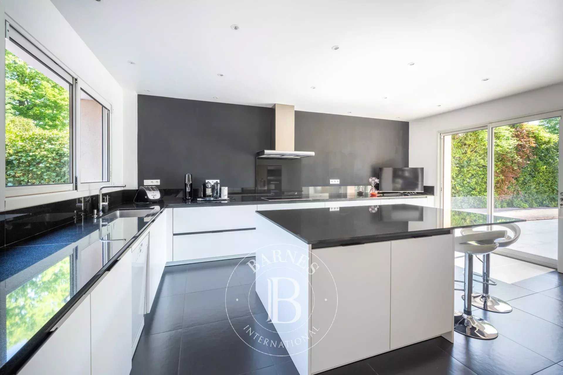 Maison La Celle-Saint-Cloud  -  ref 85839886 (picture 1)