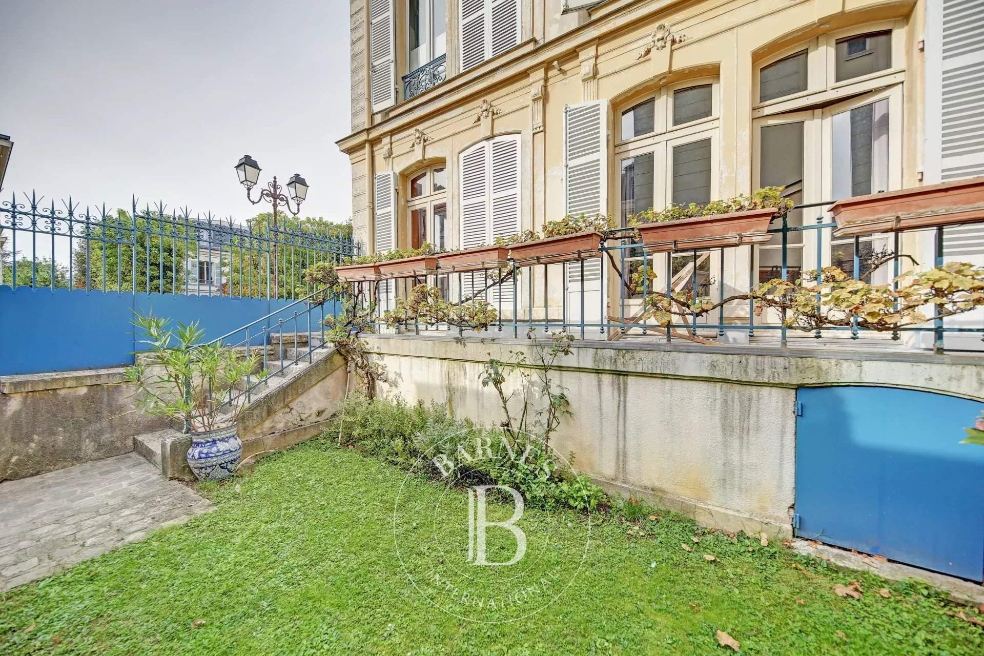 Versailles  - House 8 Bedrooms - picture 15