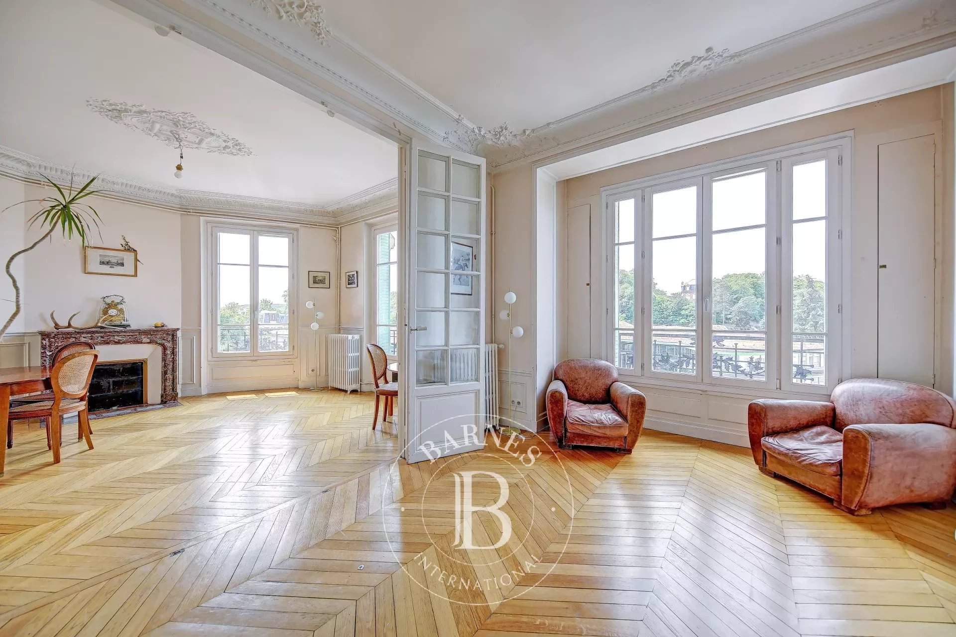 Apartment for sale 2 Bedrooms 1098 sq ft Versailles Montreuil € 790,000