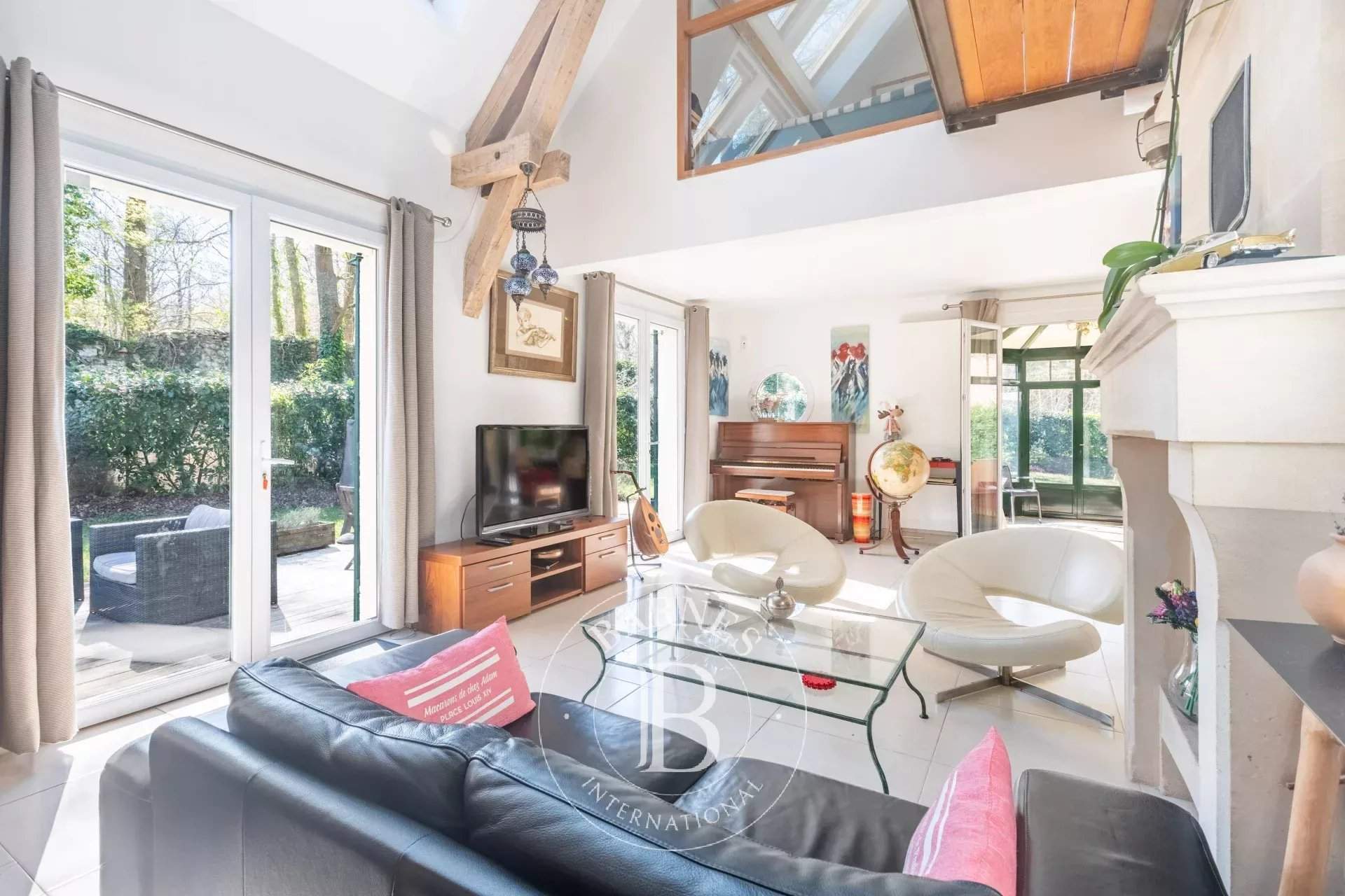 L'Étang-la-Ville  - Maison 9 Pi&egrave;ces 5 Chambres - picture 1