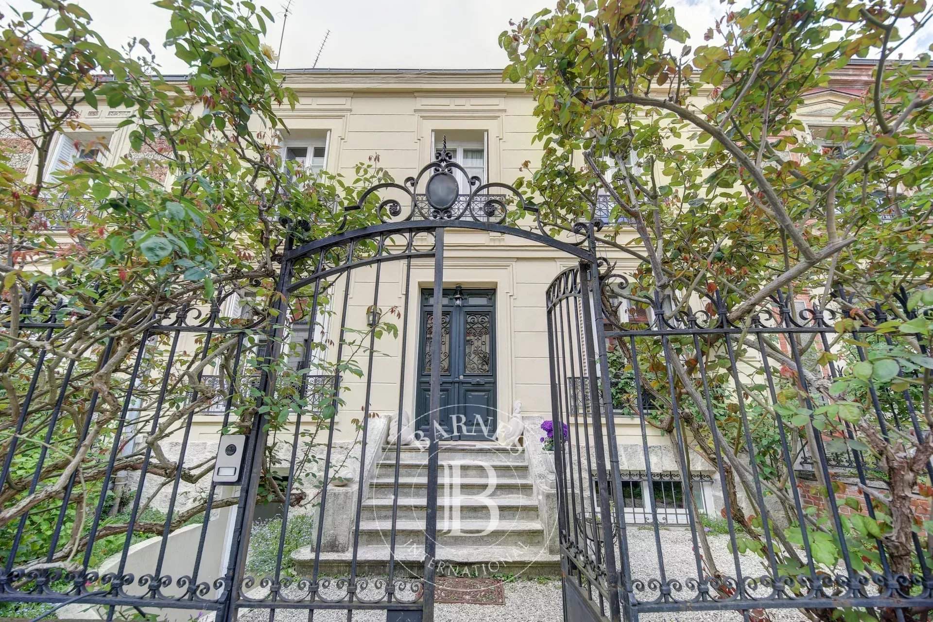 Versailles  - House 6 Bedrooms - picture 1