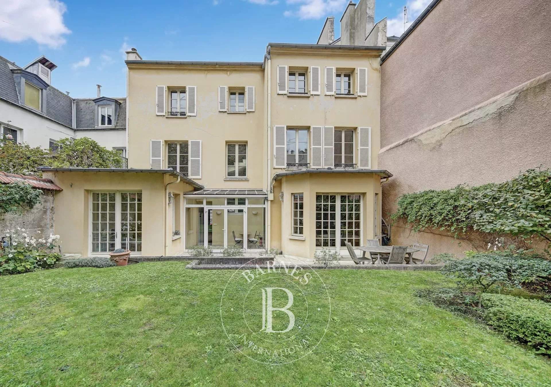 Versailles  - House 8 Bedrooms - picture 1