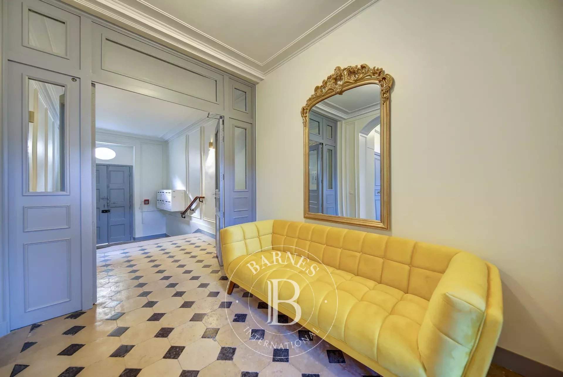 Versailles  - Apartment 3 Bedrooms - picture 12