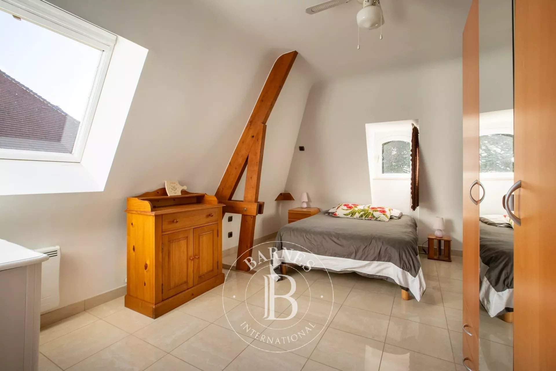 Bailly  - Maison 9 Pièces 5 Chambres - picture 11
