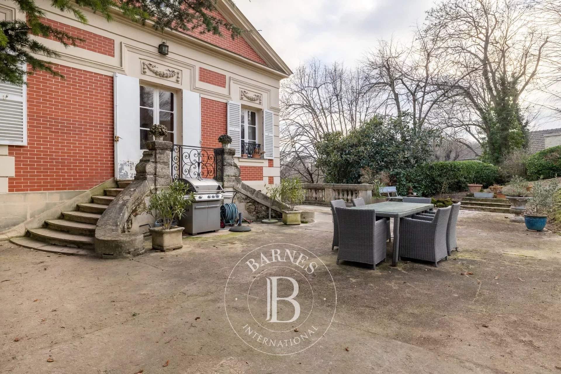 Maison à vendre 8 Pièces 230 m2 Saint-Germain-en-Laye - 1 300 000