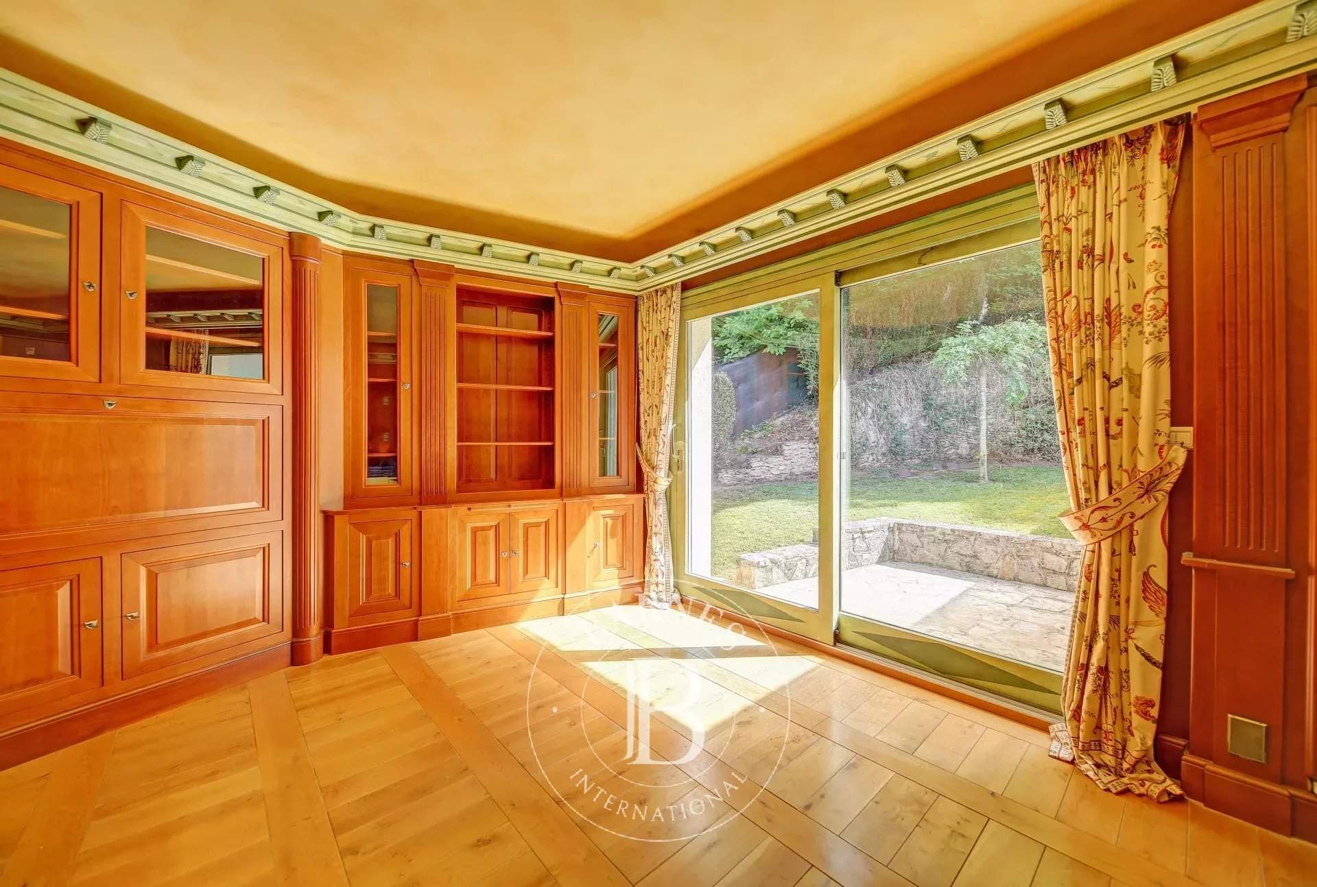 Jouy-en-Josas  - Maison 10 Pièces 4 Chambres - picture 14