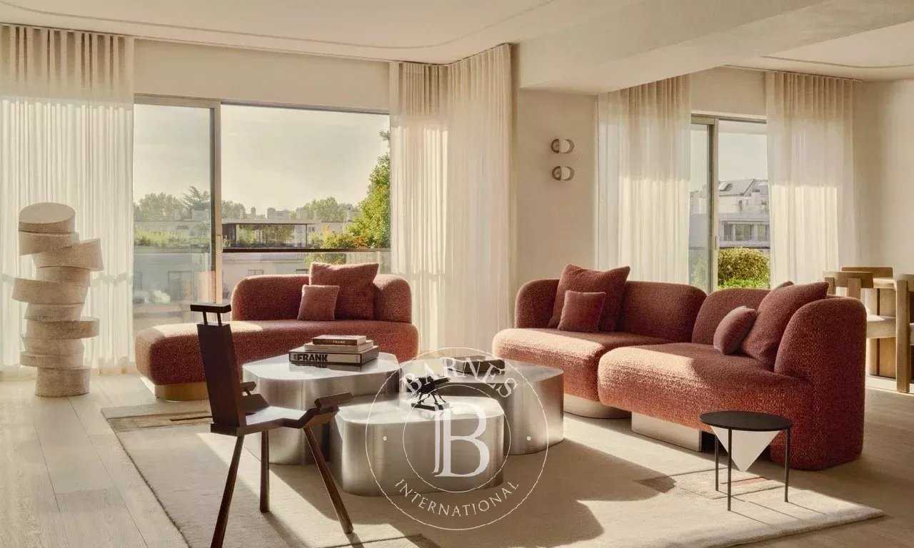 Paris  - Appartement 5 Pièces 4 Chambres