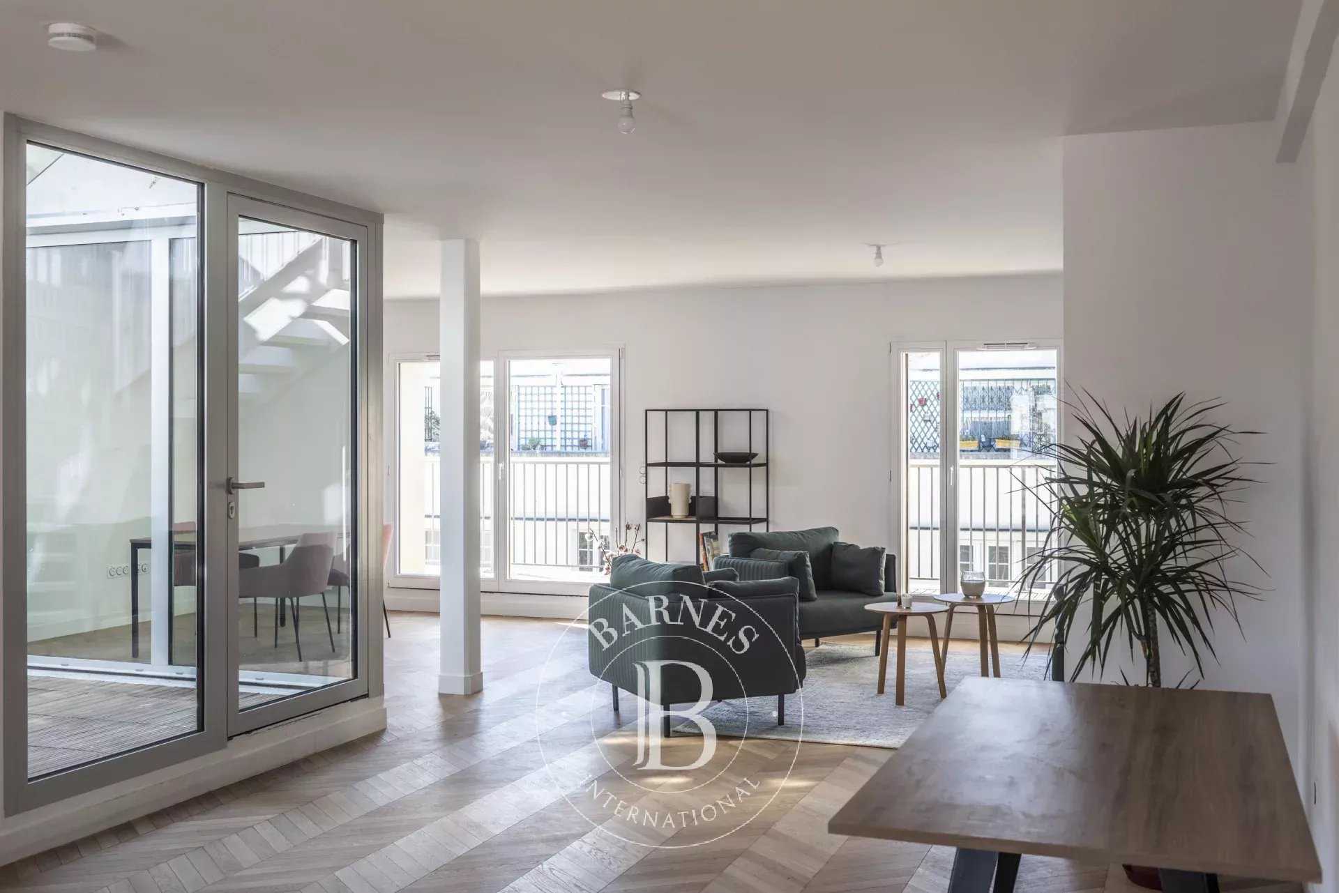 Paris  - Appartement 5 Pi&egrave;ces 4 Chambres