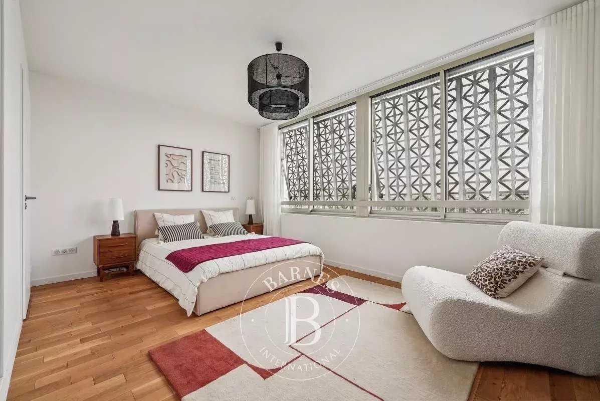 Paris  - Appartement 5 Pi&egrave;ces 4 Chambres